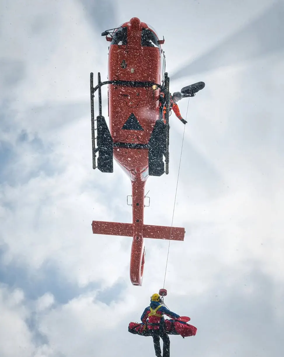 Windeneinsatz von unten im Schneetreiben
